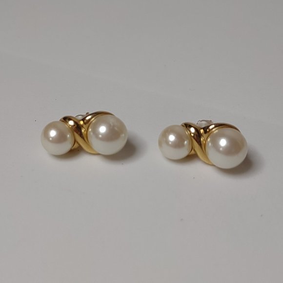 Cute Gold Tone And Faux Pearl Carolee Earrings - Picture 1 of 8